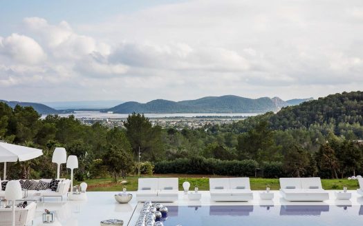 Villa Titanium